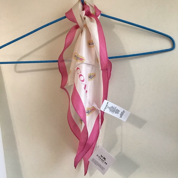 ❤️ 👄 Coach LIPSTICK PRINT SILK DIAMOND SCARF - Picture 4 of 9